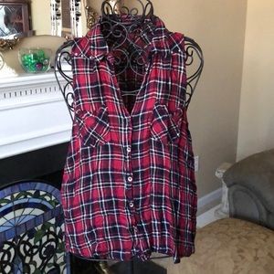 Red Plaid Sleeveless Button-up